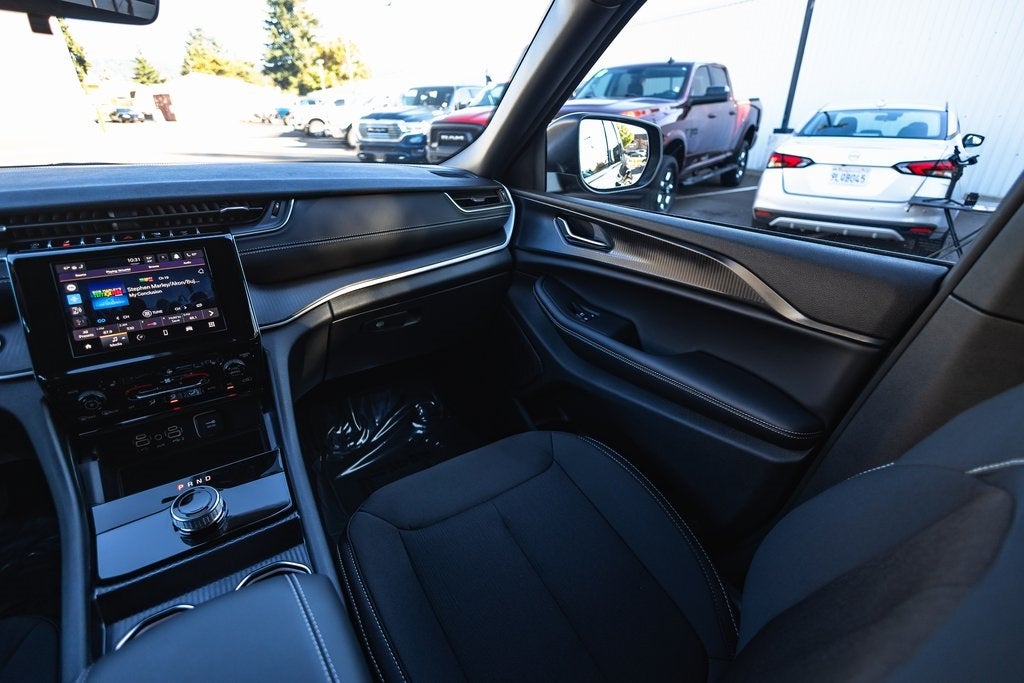 2025 Jeep Grand Cherokee GRAND CHEROKEE LAREDO X 4X4