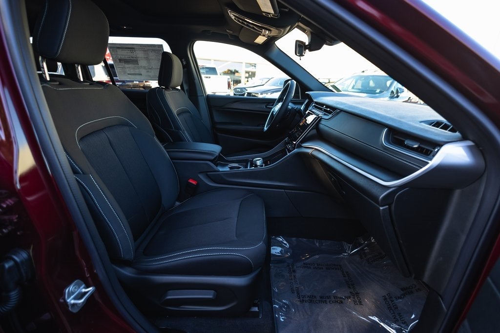 2025 Jeep Grand Cherokee GRAND CHEROKEE LAREDO X 4X4