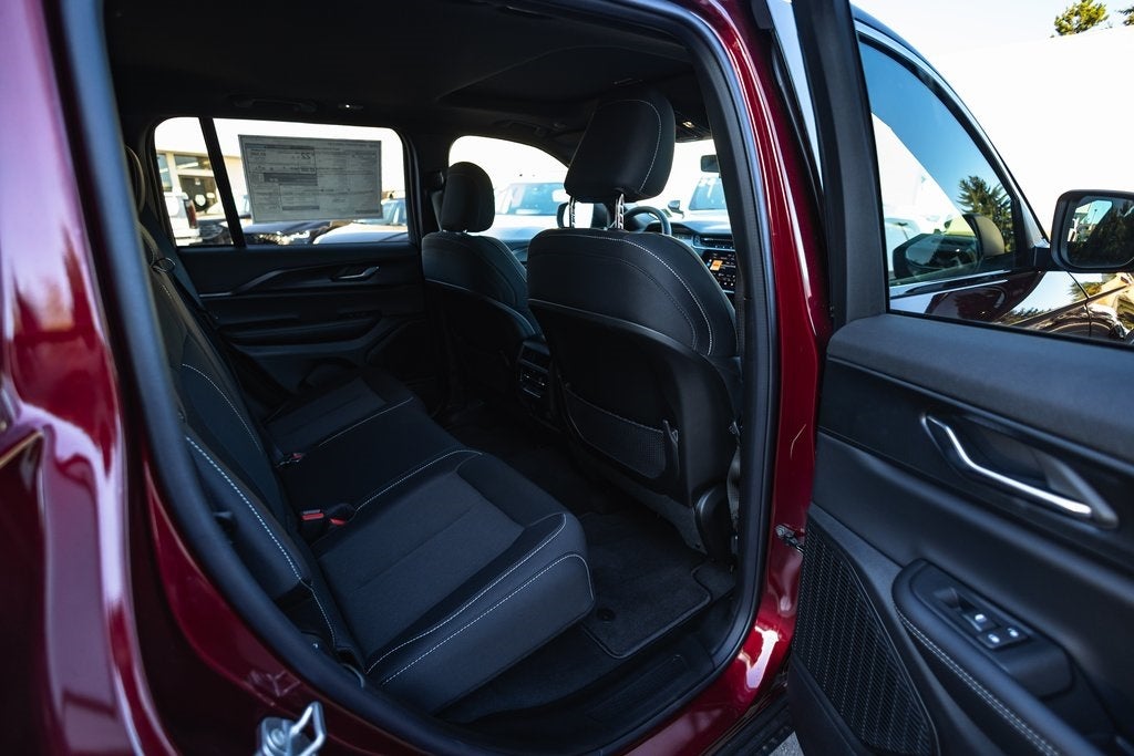 2025 Jeep Grand Cherokee GRAND CHEROKEE LAREDO X 4X4