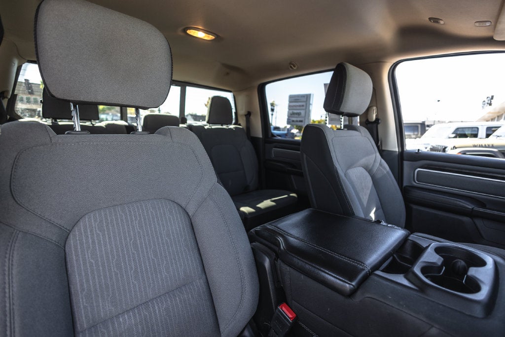 2020 RAM 1500 Big Horn Crew Cab 4x4 5'7' Box