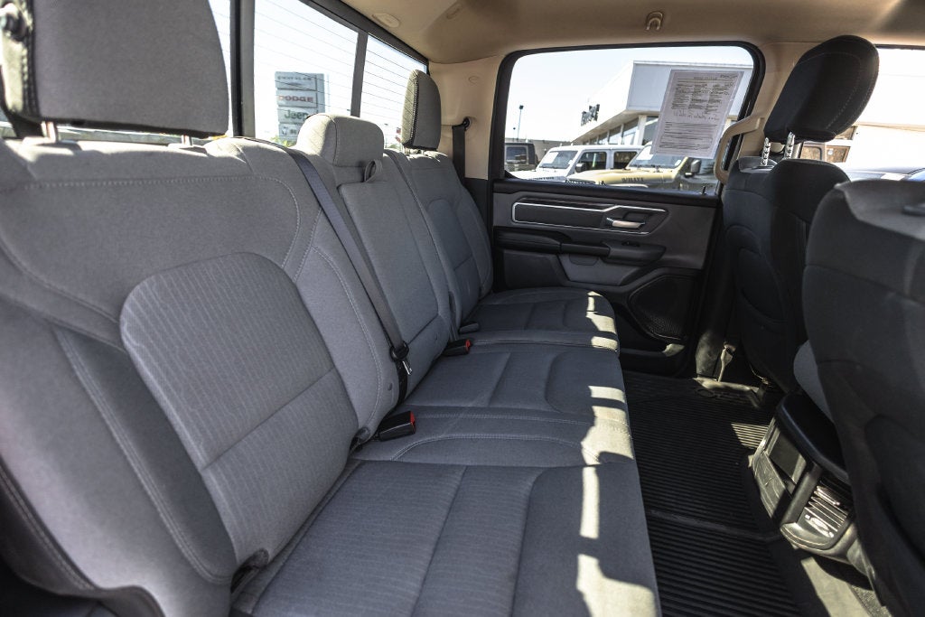 2020 RAM 1500 Big Horn Crew Cab 4x4 5'7' Box