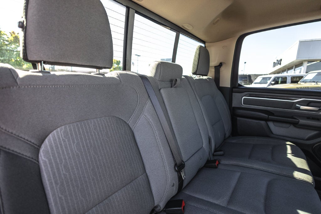 2020 RAM 1500 Big Horn Crew Cab 4x4 5'7' Box