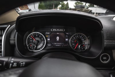 2019 RAM 1500 Laramie Crew Cab 4x4 6'4' Box