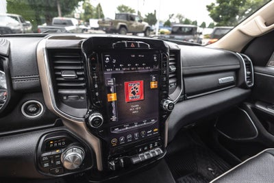 2019 RAM 1500 Laramie Crew Cab 4x4 6'4' Box