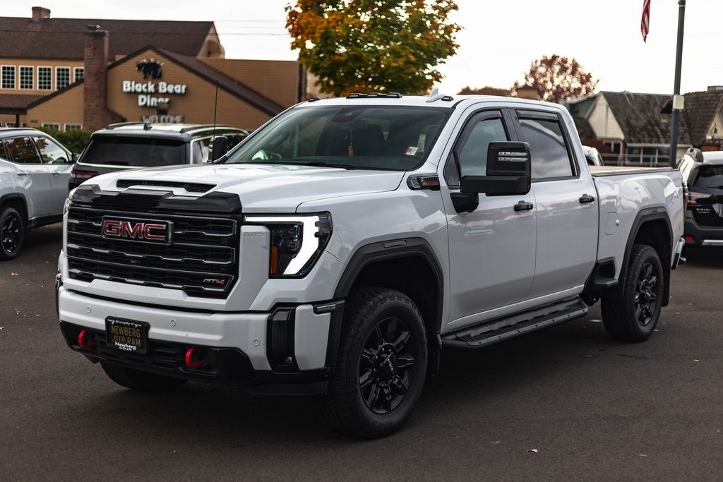 2024 GMC Sierra 2500HD 4WD Crew Cab Standard Bed AT4