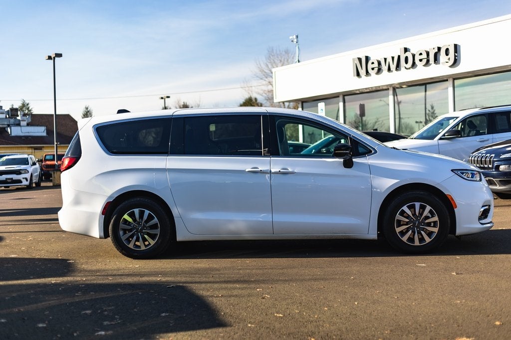 2024 Chrysler Pacifica Hybrid Select
