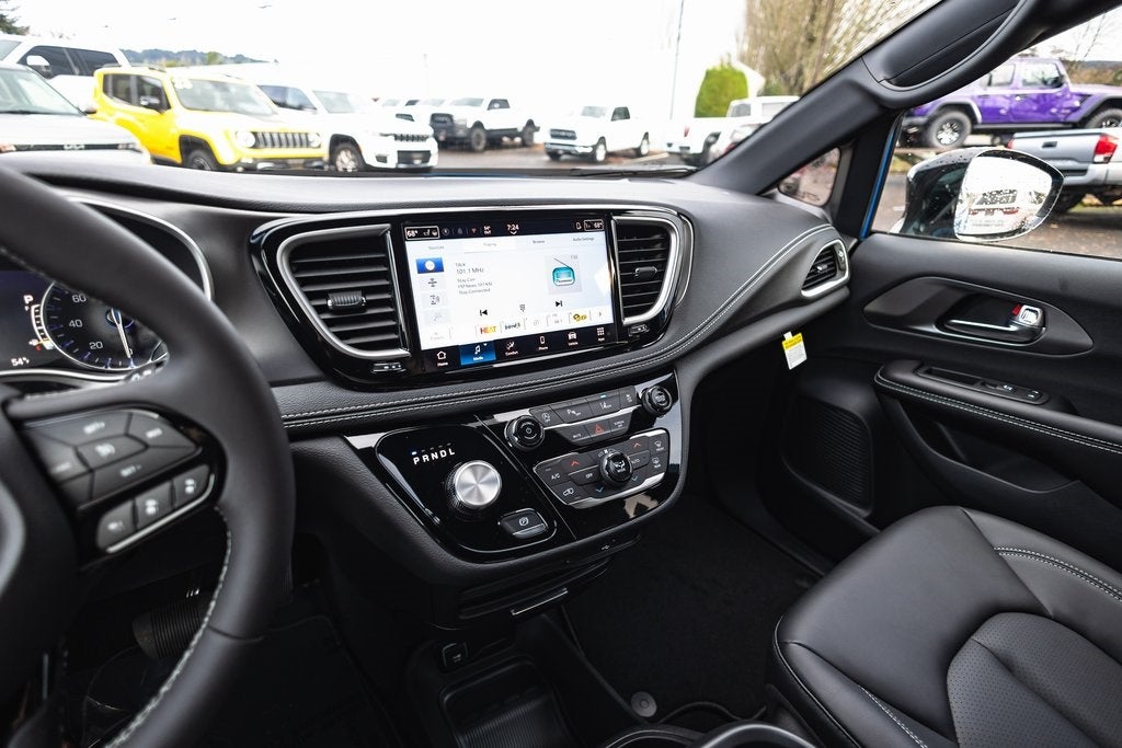 2026 Chrysler Pacifica PACIFICA SELECT AWD