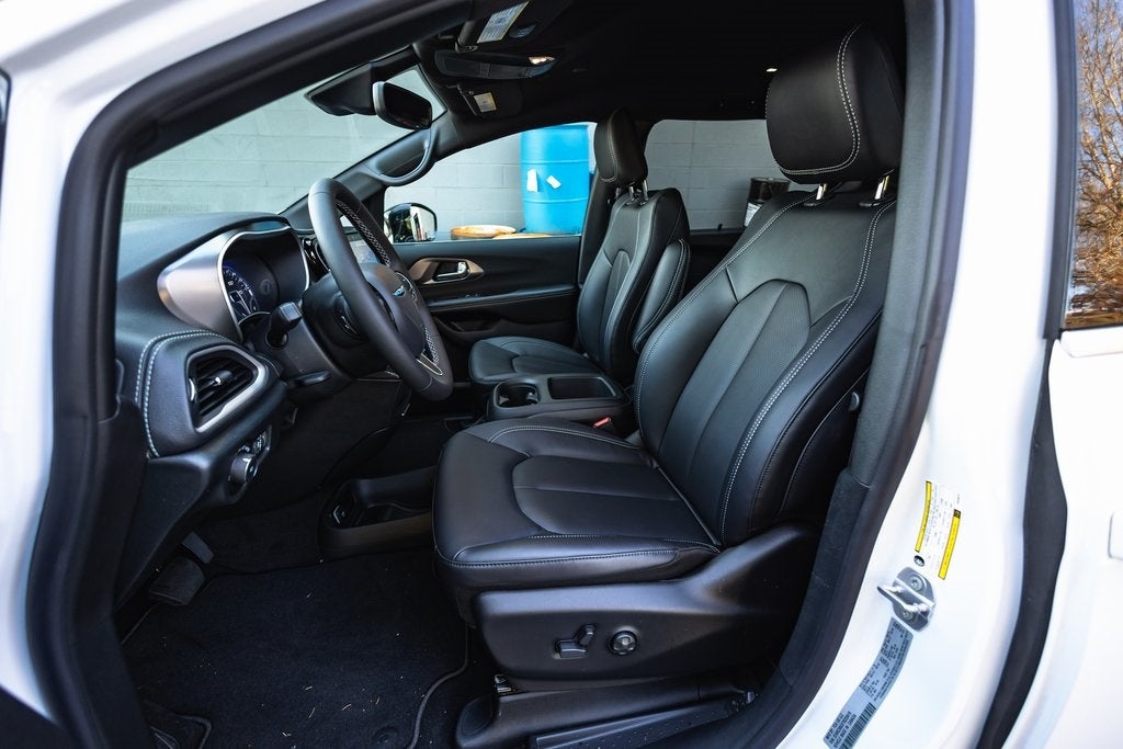 2026 Chrysler Pacifica PACIFICA SELECT AWD