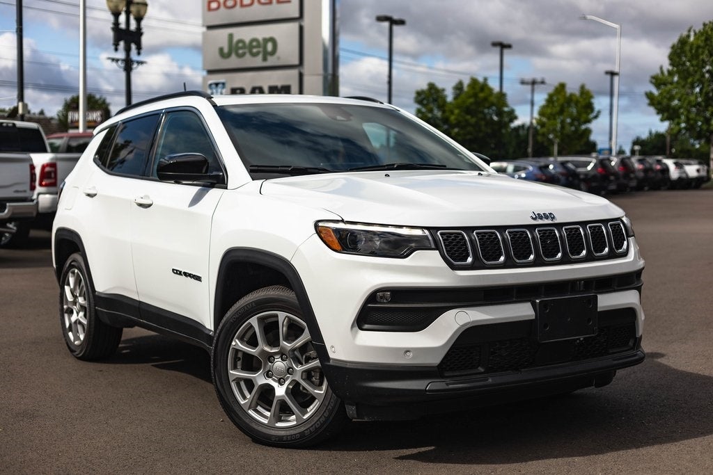 2024 Jeep Compass COMPASS LATITUDE LUX 4X4