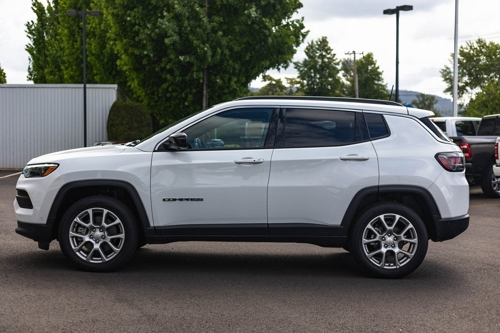 2024 Jeep Compass COMPASS LATITUDE LUX 4X4