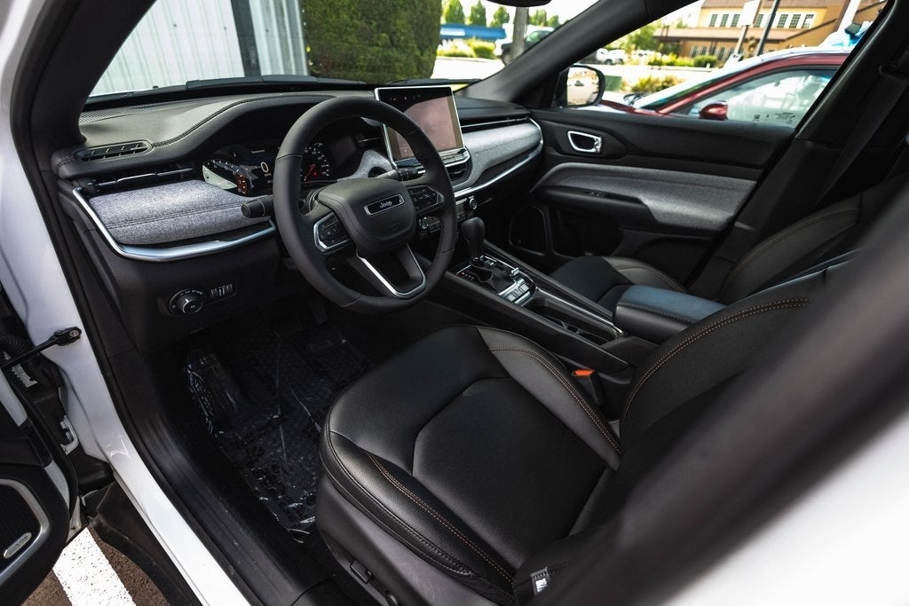 2024 Jeep Compass COMPASS LATITUDE LUX 4X4