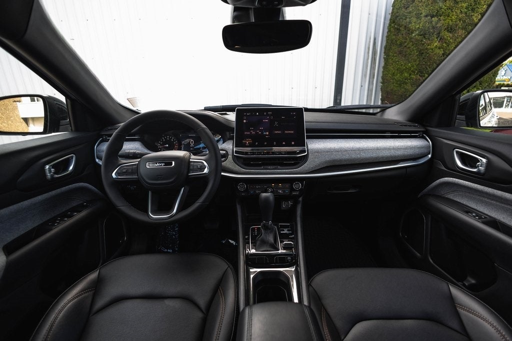 2024 Jeep Compass COMPASS LATITUDE LUX 4X4