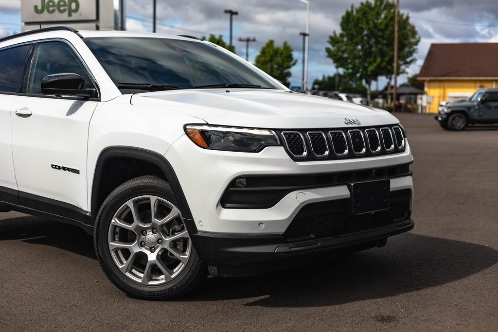 2024 Jeep Compass COMPASS LATITUDE LUX 4X4