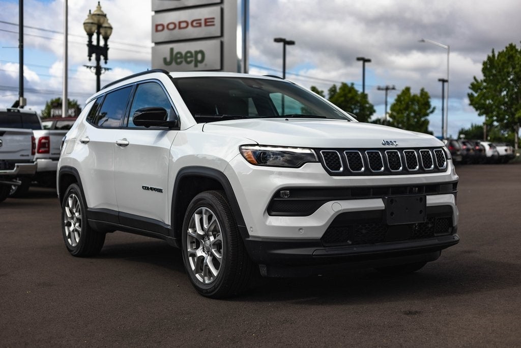 2024 Jeep Compass COMPASS LATITUDE LUX 4X4