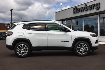 2024 Jeep Compass COMPASS LATITUDE LUX 4X4