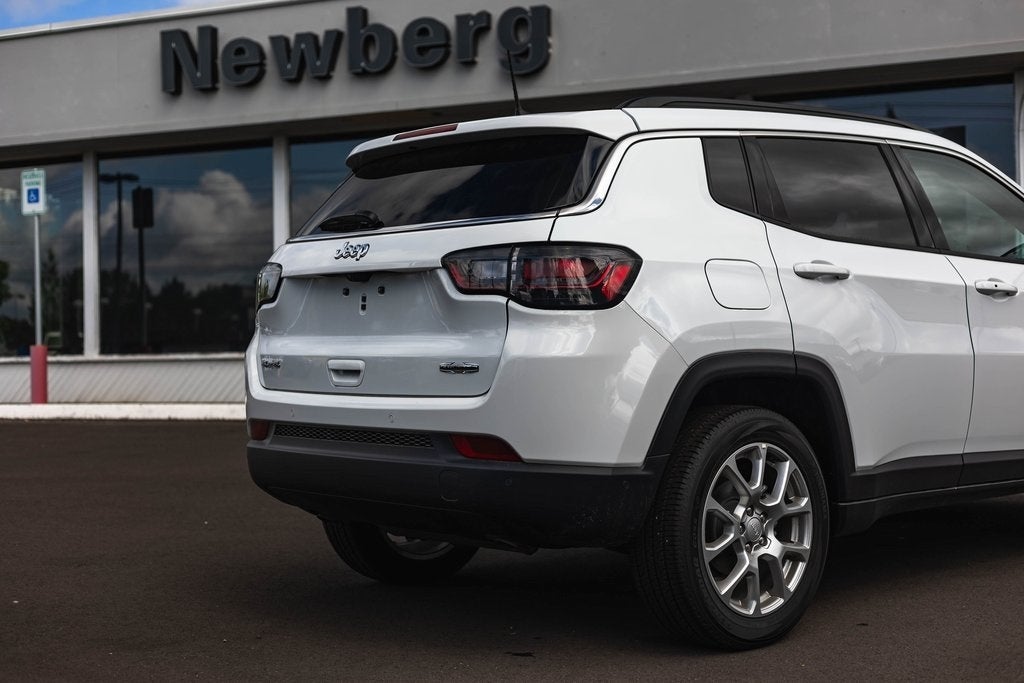 2024 Jeep Compass COMPASS LATITUDE LUX 4X4