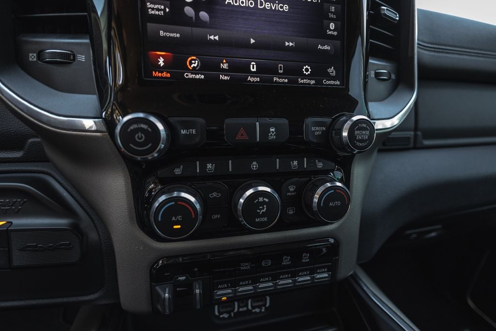 2020 RAM 3500 Laramie Crew Cab 4x4 8' Box