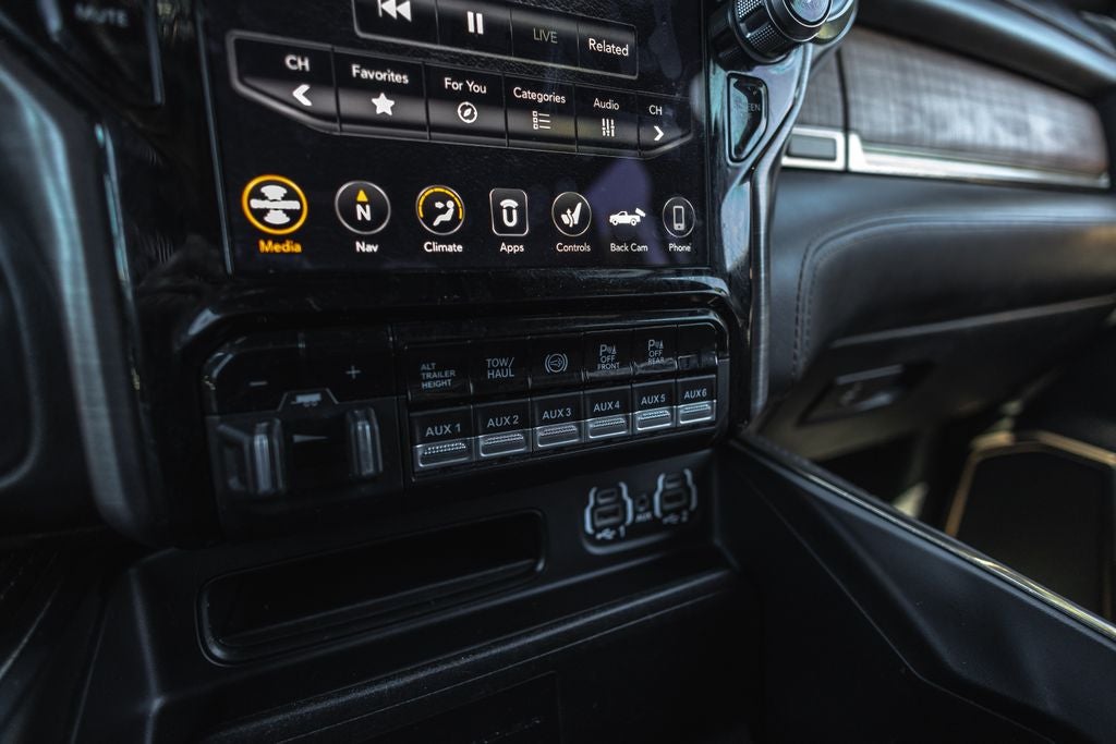 2020 RAM 3500 Laramie Longhorn Crew Cab 4x4 8' Box