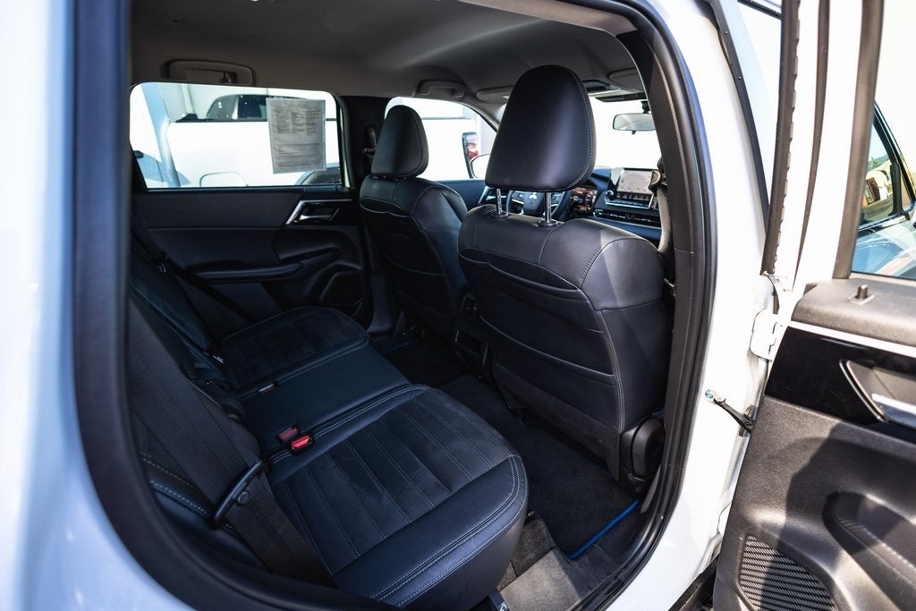 2023 Mitsubishi Outlander PHEV SE S-AWC