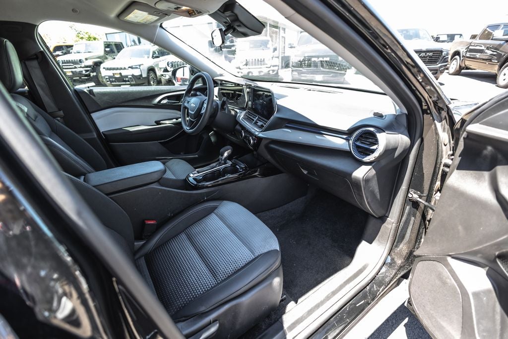 2024 Chevrolet Trax FWD LT