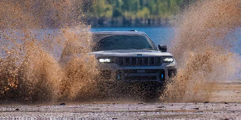 Jeep Grand Cherokee technology and cabin detail